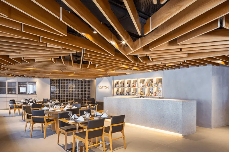 Стильные и креативные решения кубообразного потолка для ресторанов, кафе и баров.