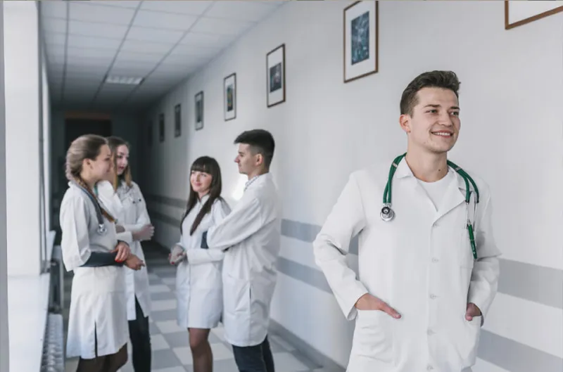 Гигиенические минеральные потолки для медицинских учреждений: стандарт чистоты и безопасности