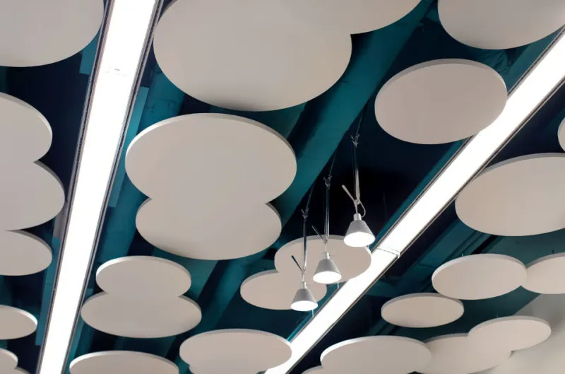 Акустические острова: как совместить стильный дизайн и акустический комфорт в интерьере